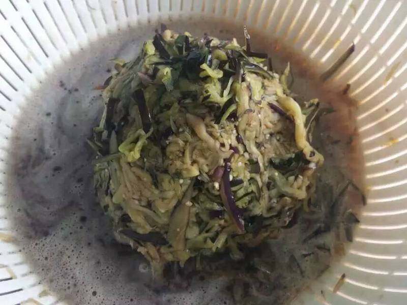 蒜香茄鲞丝（鲞音同箱）的做法步骤：4