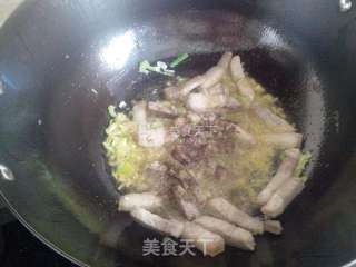 酸菜炖土豆~~东北家常菜 （特别好喝的酸菜汤）的做法步骤：5