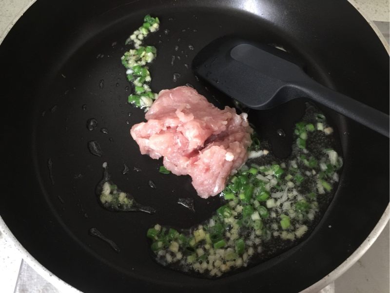 酸豆角炒肉末的做法步骤：6