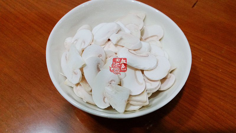 素食主义—鲜蘑炒南豆的做法步骤：2