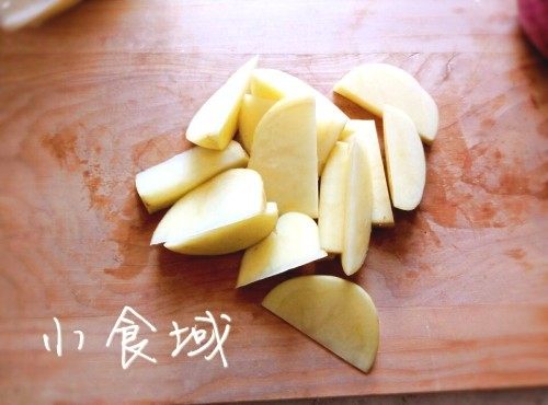 简单生活【黑胡椒烤薯角】的做法步骤：1