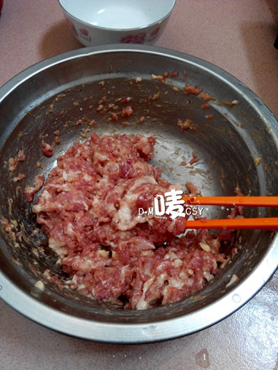 想吃番茄，再丢个肉丸进去【番茄肉丸汤】的做法步骤：2