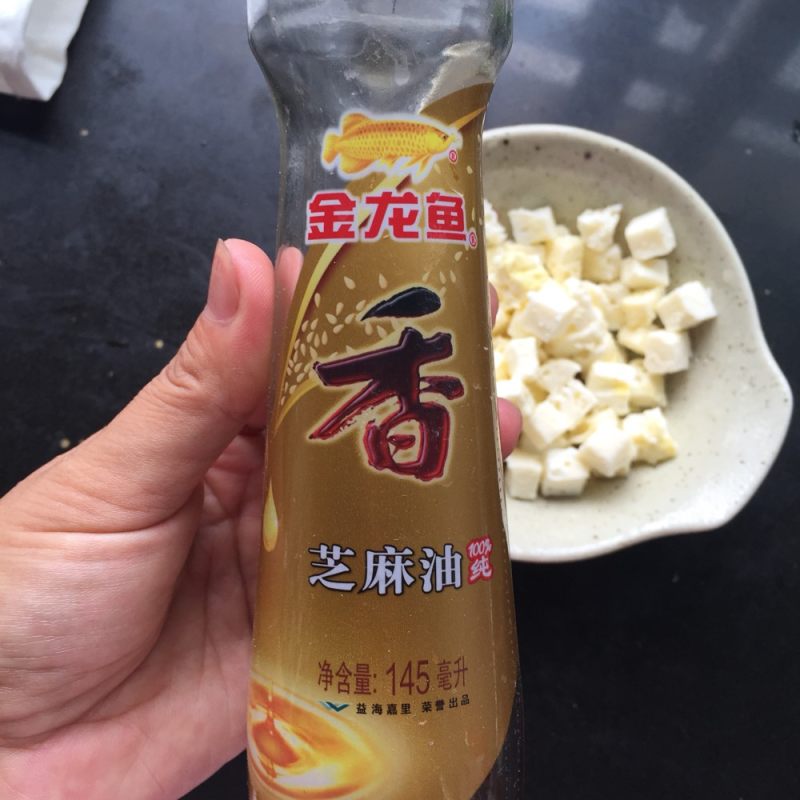 饭遭殃～麻油咸蛋白的做法步骤：3