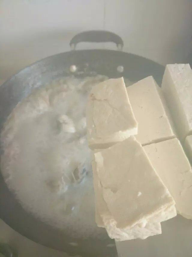 金秋让鱼和豆腐约会吧【汤鲜味美的丑鱼炖豆腐】的做法步骤：13