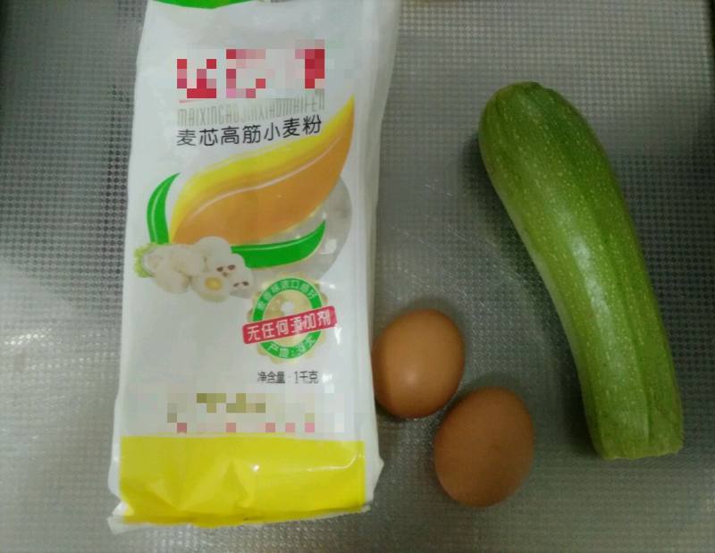 西葫芦鸡蛋饼的做法步骤：1