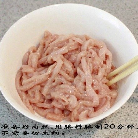 京酱肉丝的做法步骤：1