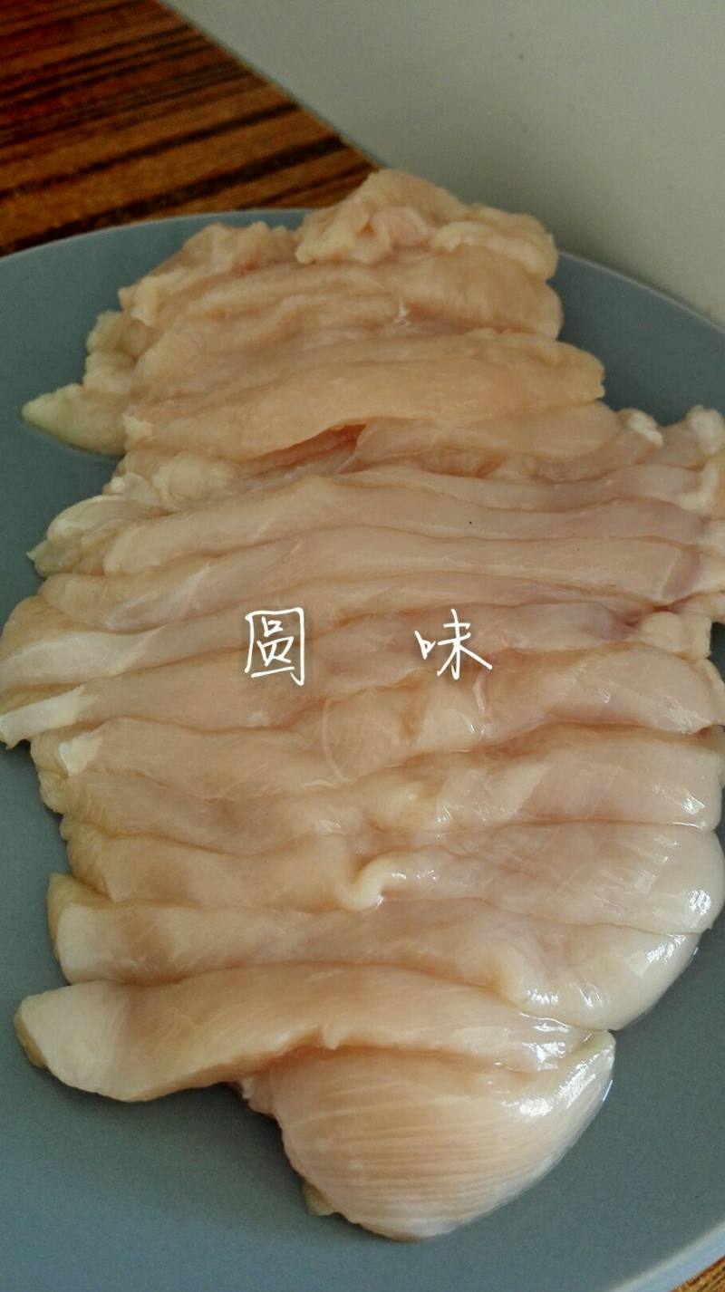 黑椒煎鸡胸肉的做法步骤：1