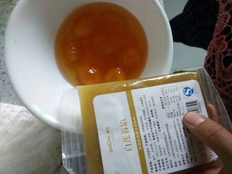 蛋黄莲蓉月饼~50克的做法步骤：1