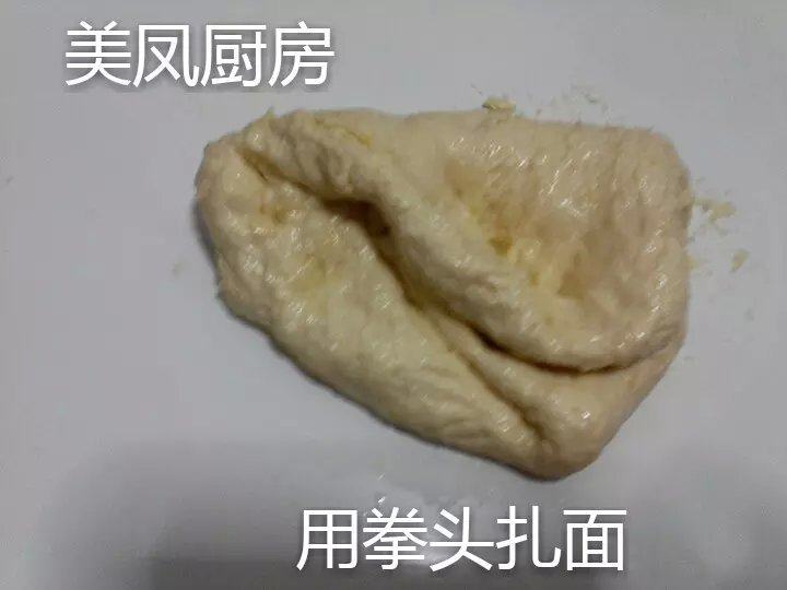 自制美味放心油条的做法步骤：5