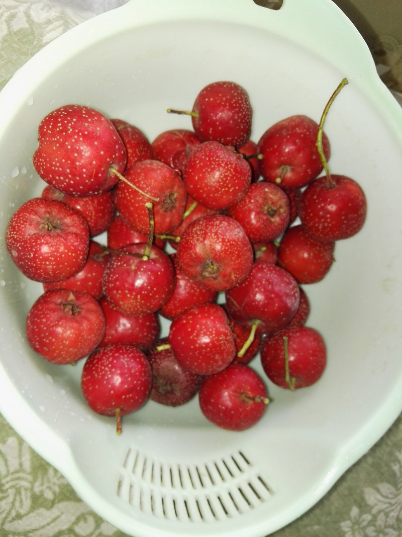 百变甜品【秋季篇】消食解腻（糖山楂）的做法步骤：1