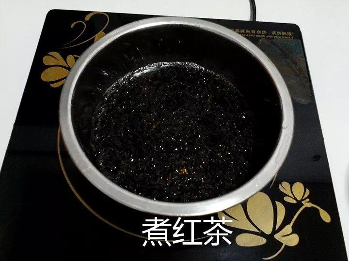 在家煮奶茶的做法步骤：2