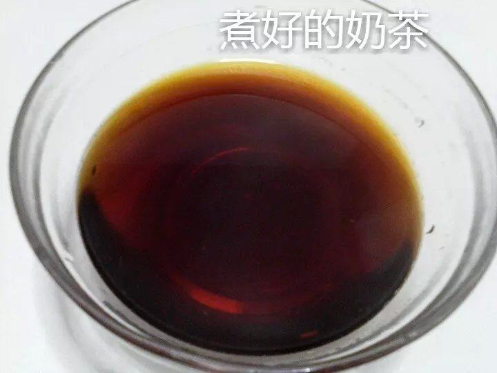 在家煮奶茶的做法步骤：4