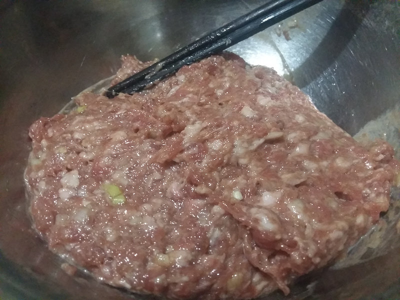 猪肉酸菜馅饼的做法步骤：4