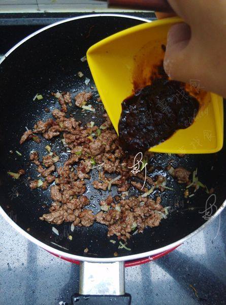 酸菜牛肉酱拌面的做法步骤：12