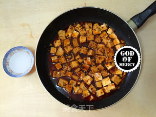 节后刮油从肠计议-酱香浓郁的老干妈版红烧豆腐的做法步骤：9