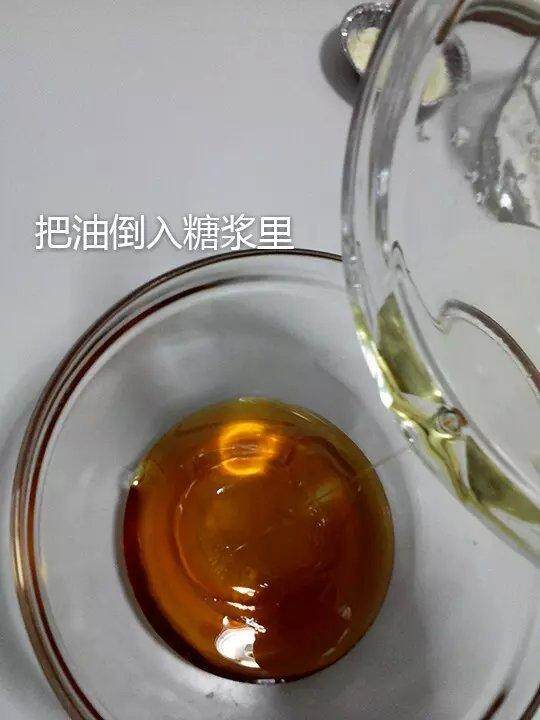 广式豆沙蛋黄月饼的做法步骤：7