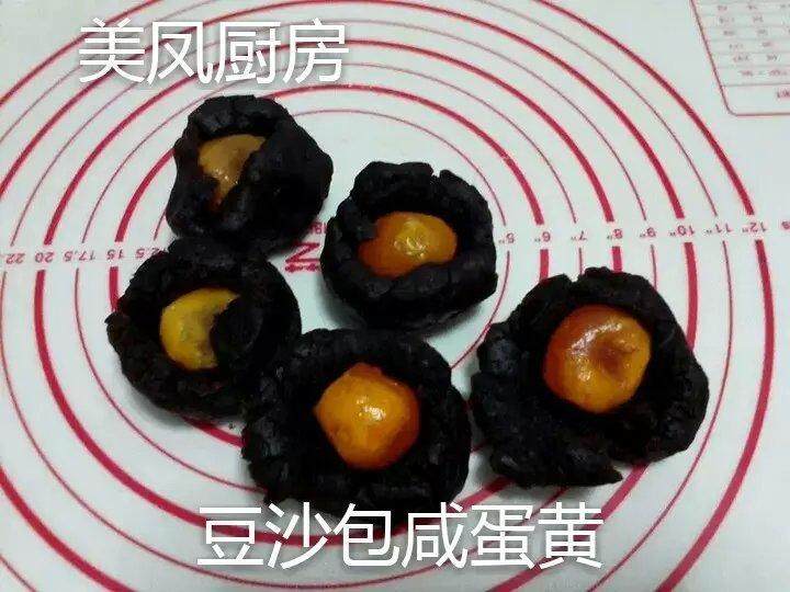 广式豆沙蛋黄月饼的做法步骤：18