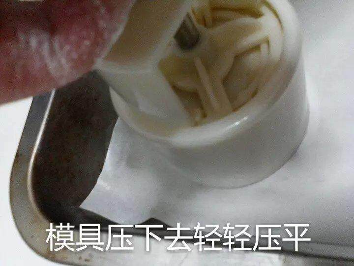 广式豆沙蛋黄月饼的做法步骤：30