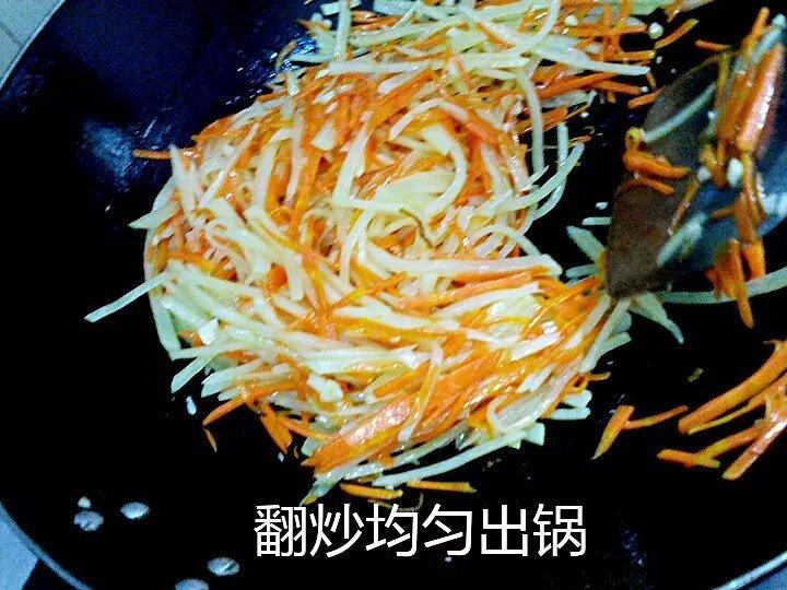 红萝卜土豆丝的做法步骤：12