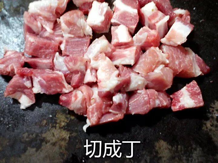 酸甜菠萝肉的做法步骤：1