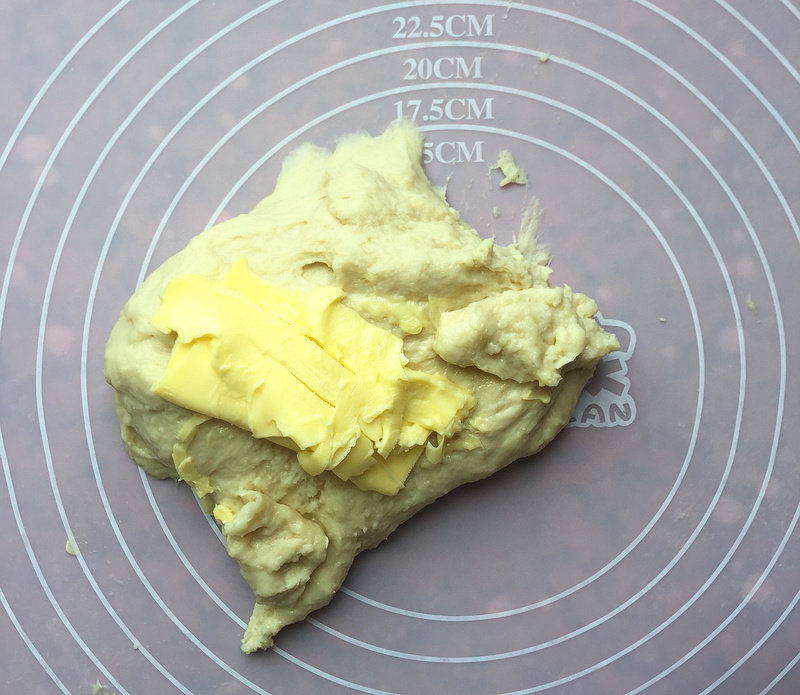 红豆沙绣球面包的做法步骤：4