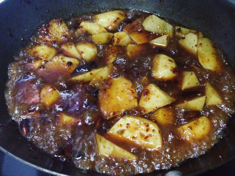 麻辣味的土豆炖鸡翅，很耙糯~的做法步骤：10