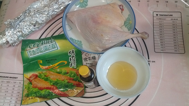 蜜汁烤鸭腿的做法步骤：1