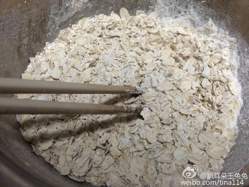 健康低脂改良版蓝莓燕麦能量棒by：普蓝高科蓝莓美食特约撰稿人的做法步骤：3