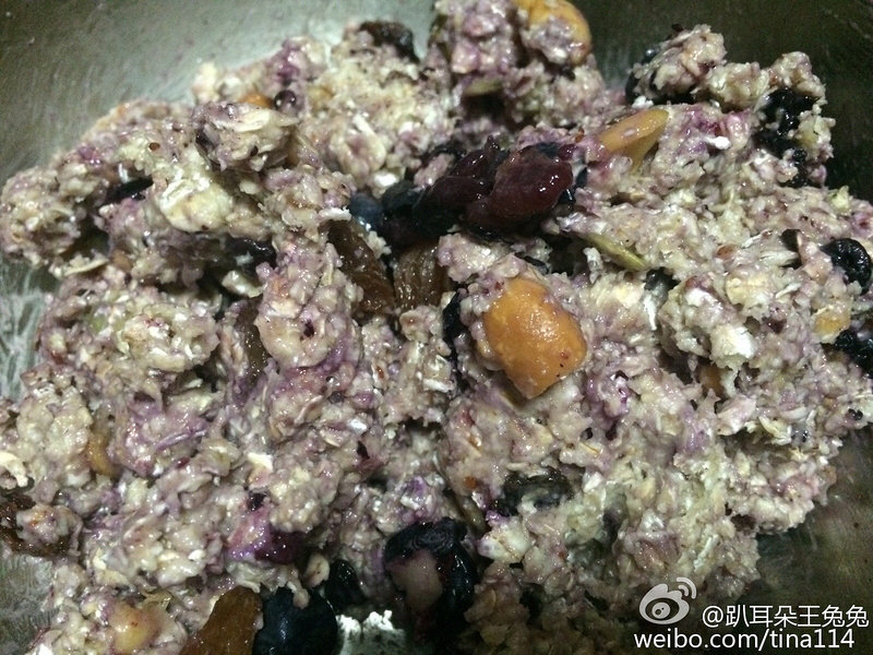 健康低脂改良版蓝莓燕麦能量棒by：普蓝高科蓝莓美食特约撰稿人的做法步骤：5