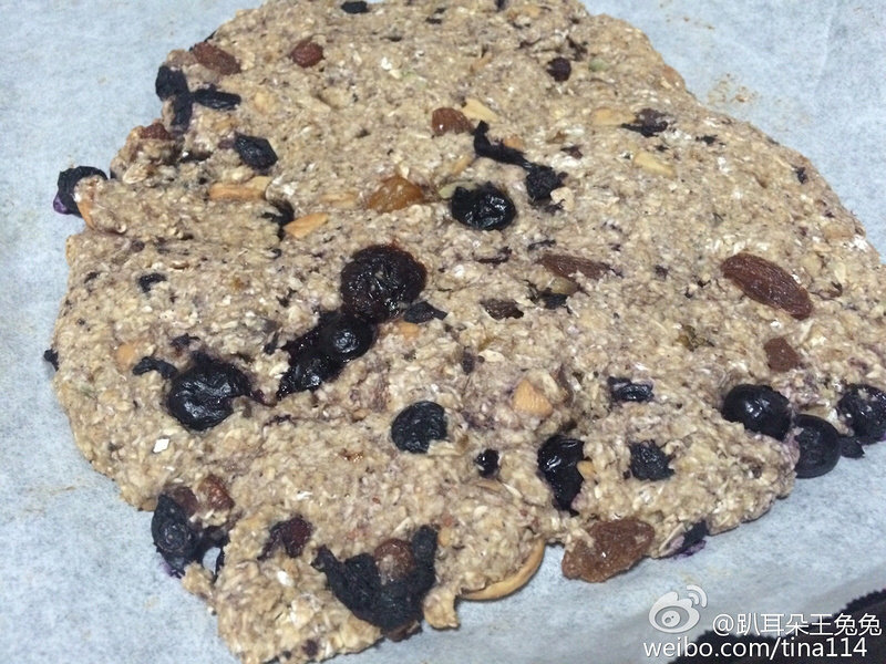 健康低脂改良版蓝莓燕麦能量棒by：普蓝高科蓝莓美食特约撰稿人的做法步骤：7