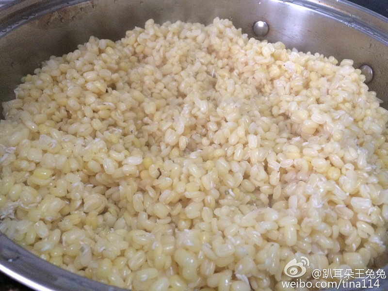 蓝莓绿豆糕by：普蓝高科蓝莓美食特约撰稿人的做法步骤：2