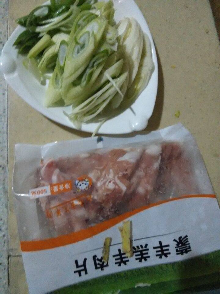 葱爆羊肉的做法步骤：1