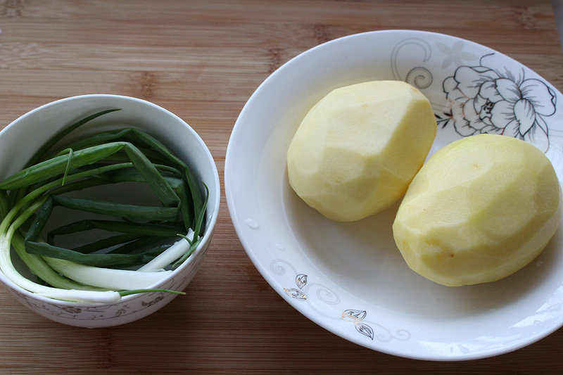 狼牙土豆——街边小食搬回家，健康又美味的做法步骤：1