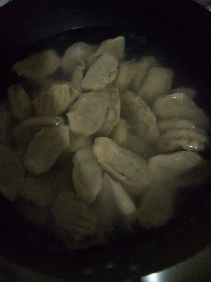 芹菜牛肉水饺儿的做法步骤：4