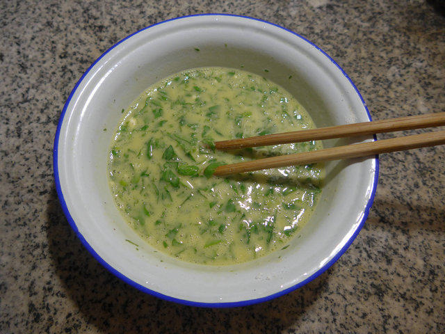 芹菜叶鸡蛋饼的做法步骤：9