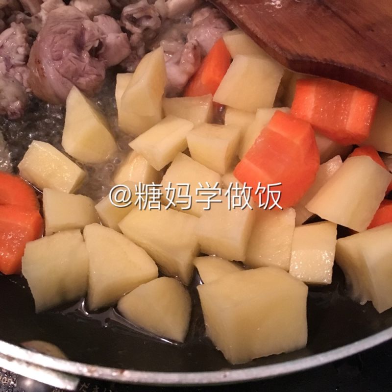 土豆胡萝卜鸡肉汤的做法步骤：3