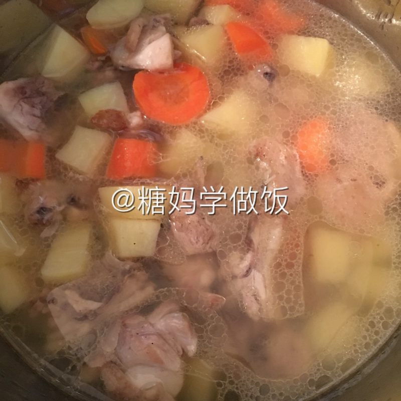 土豆胡萝卜鸡肉汤的做法步骤：4