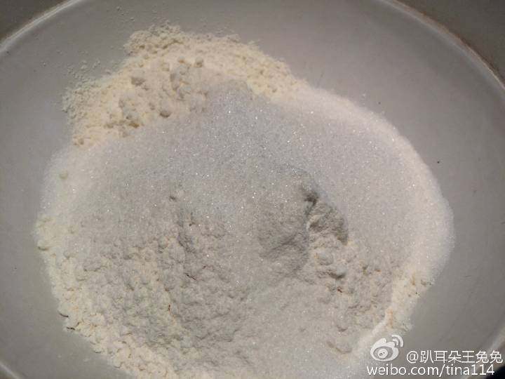 蓝莓辫子面包by：普蓝高科蓝莓美食特约撰稿人的做法步骤：1