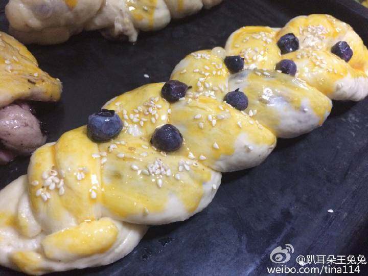 蓝莓辫子面包by：普蓝高科蓝莓美食特约撰稿人的做法步骤：15