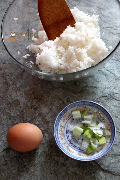 酱油炒饭的做法步骤：1