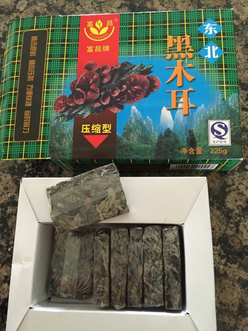 凉拌脆木耳的做法步骤：1