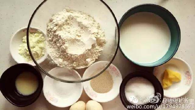 蓝莓小餐包by：普蓝高科蓝莓美食特约撰稿人的做法步骤：1