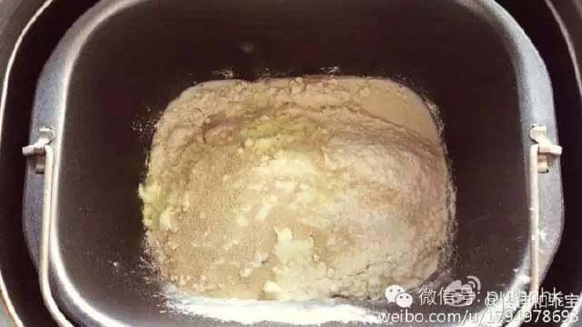 蓝莓小餐包by：普蓝高科蓝莓美食特约撰稿人的做法步骤：2