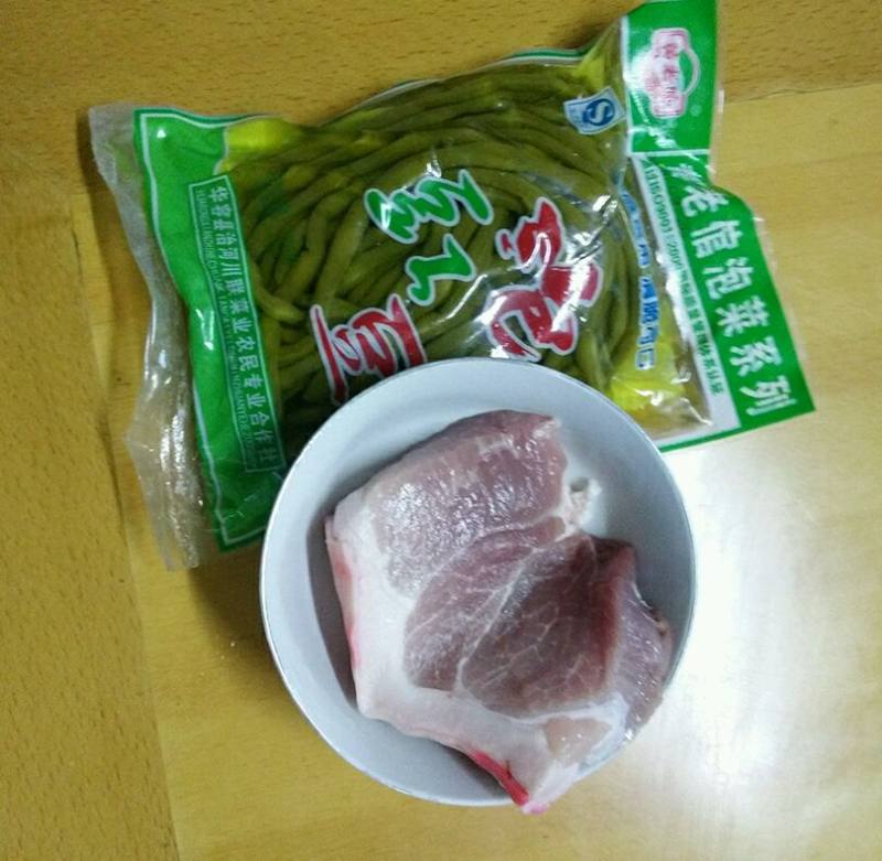 酸豇豆炒肉末的做法步骤：1