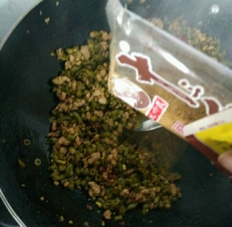 酸豇豆炒肉末的做法步骤：9