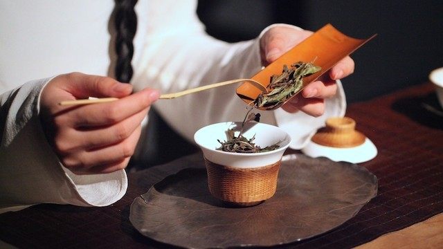 冬日饮品：白茶，煮45分钟，甘甜清香，提高免疫力防感冒的做法步骤：1