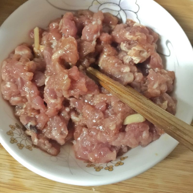 酸辣肉末茄子的做法步骤：2