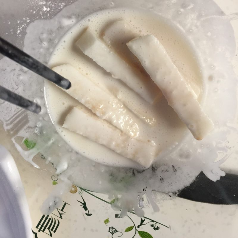 拔丝雪梨的做法步骤：3