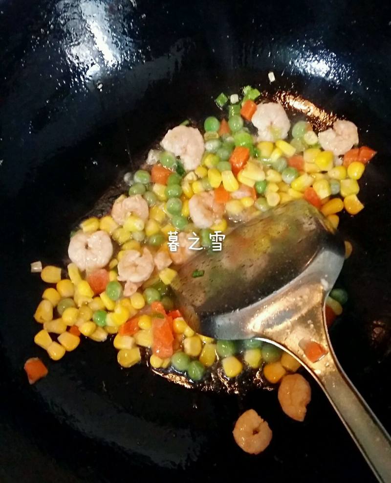 虾仁蛋炒饭的做法步骤：6