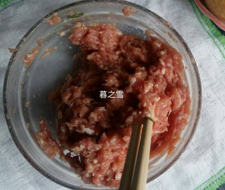 酱汁面筋包肉的做法步骤：3